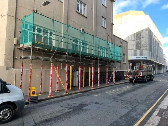 Town centre pavement gantry